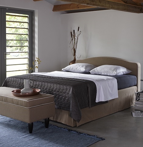 NOX_boxspring_gebogen_louis_IV_bies_custommade_matras_ bedrok,_bedbank_beige_zand